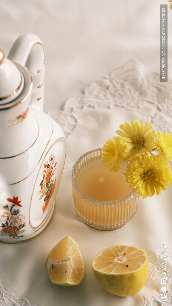 复古茶具与柠檬花茶组合