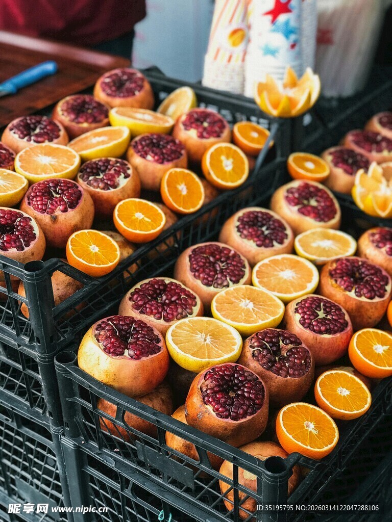 新鲜切片柑橘整齐摆放