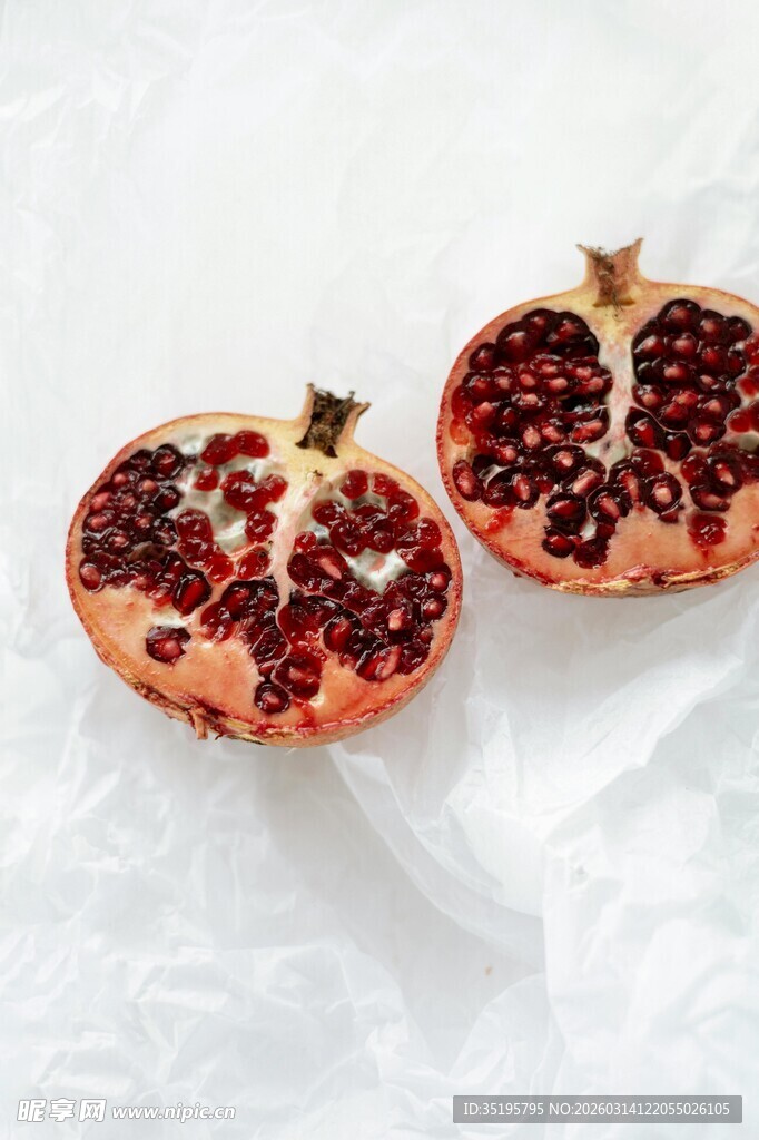 切开的新鲜石榴果肉