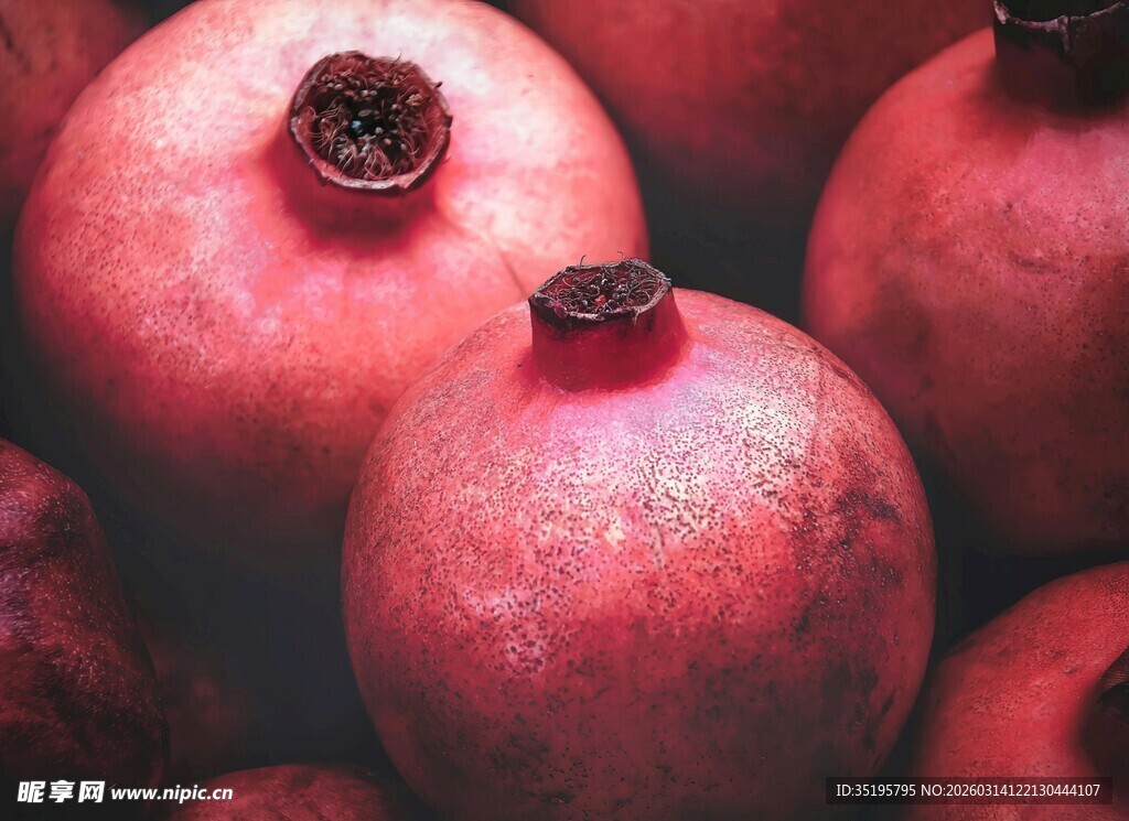 饱满红石榴特写