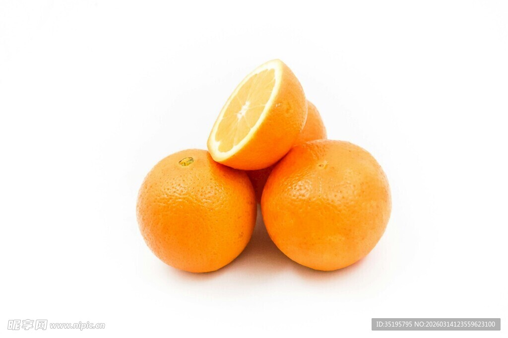三个鲜橙堆叠