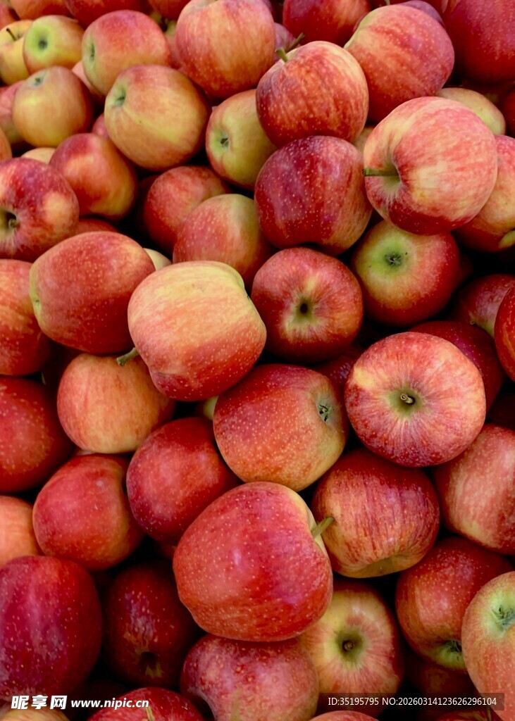 新鲜红苹果堆叠