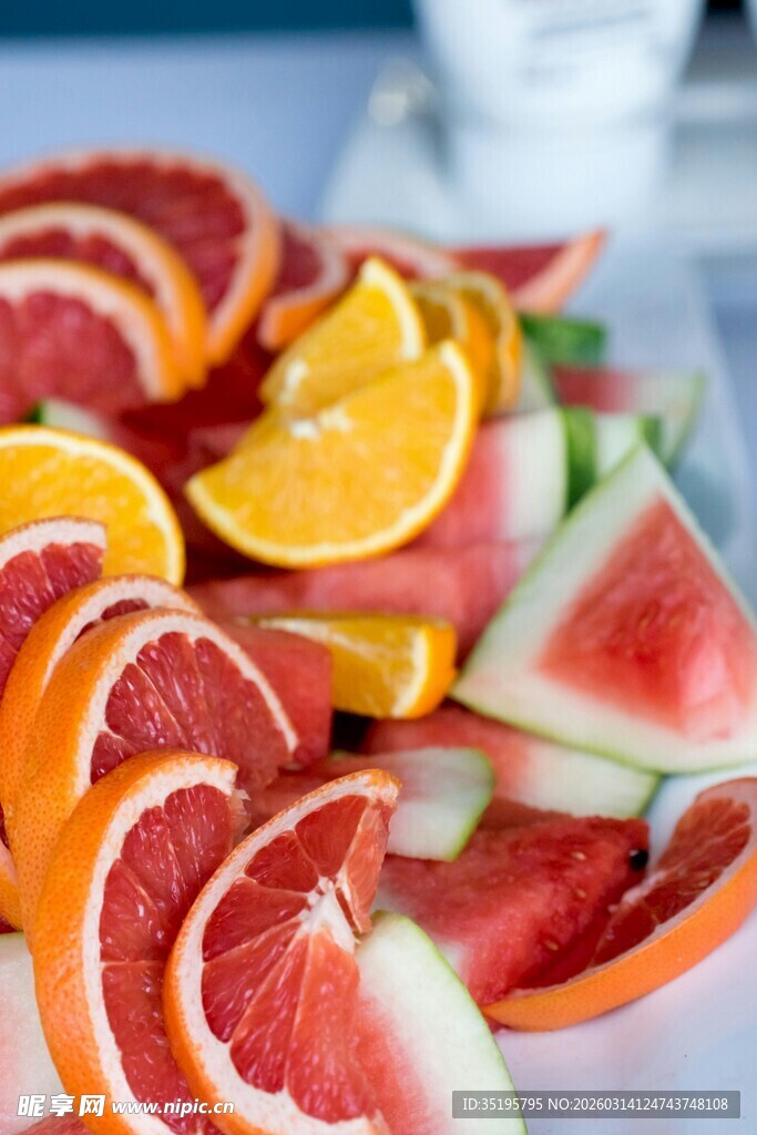 多彩切片水果拼盘