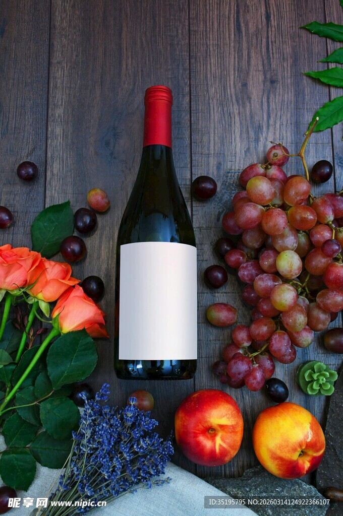 美酒鲜果组合浪漫氛围