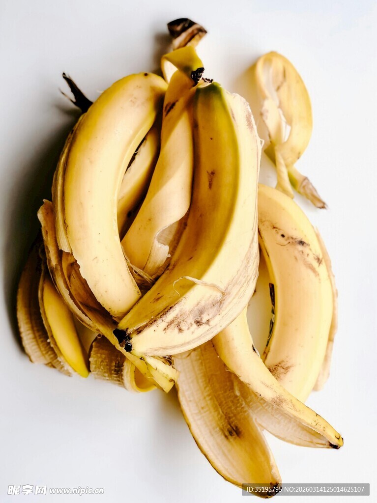 剥开的香蕉