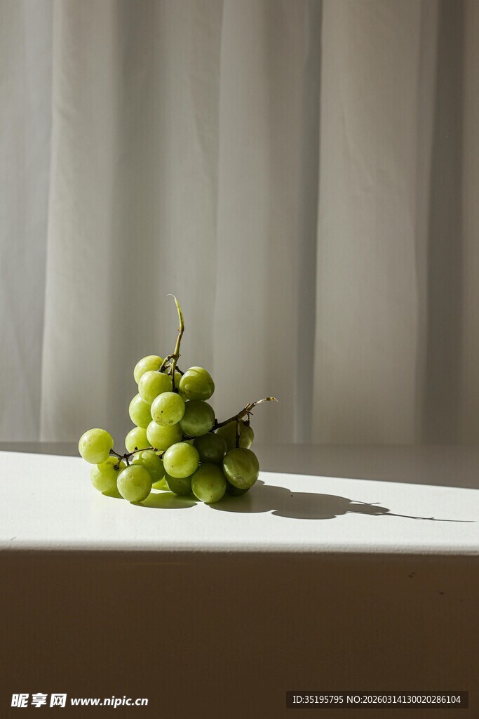 绿葡萄静物摆拍
