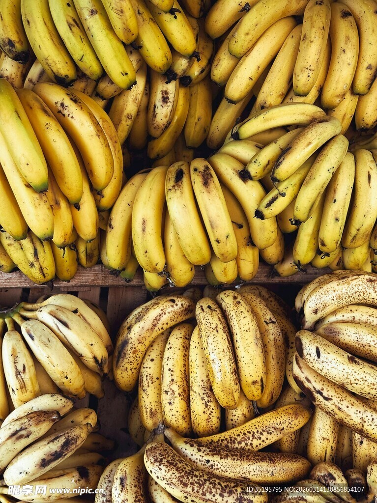堆叠的成熟香蕉