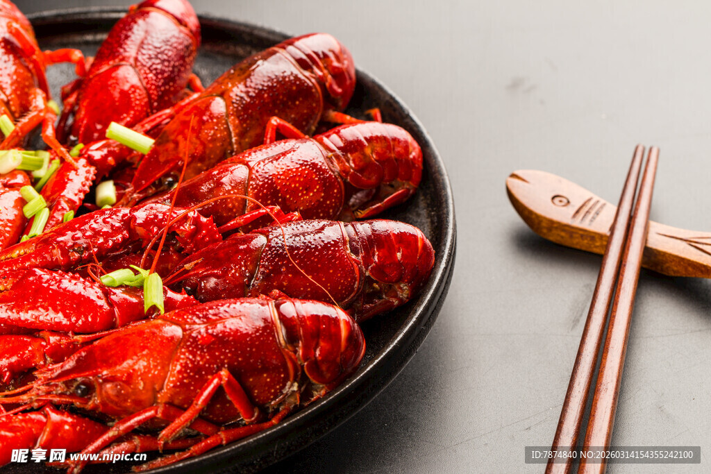 美味小龙虾配筷子