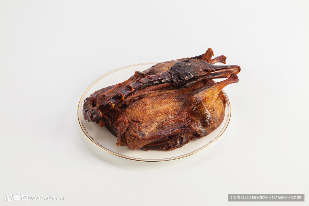 一盘美味卤制烤鸭