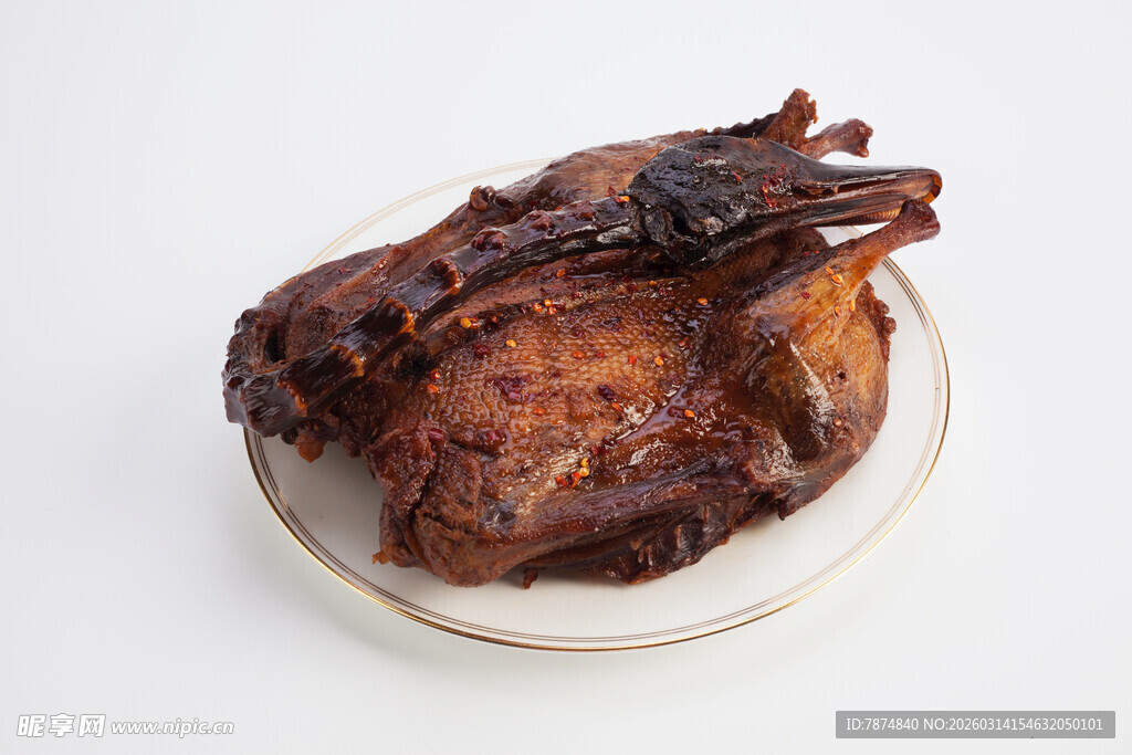 美味烤鸽子摆于盘中