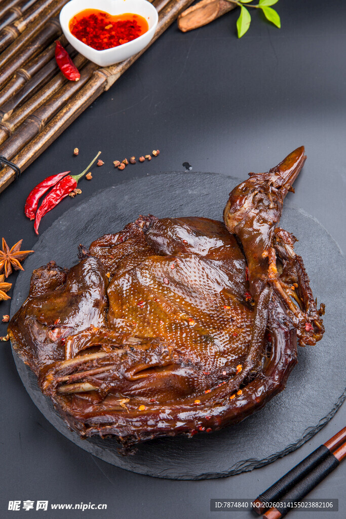 美味卤制大鸭头