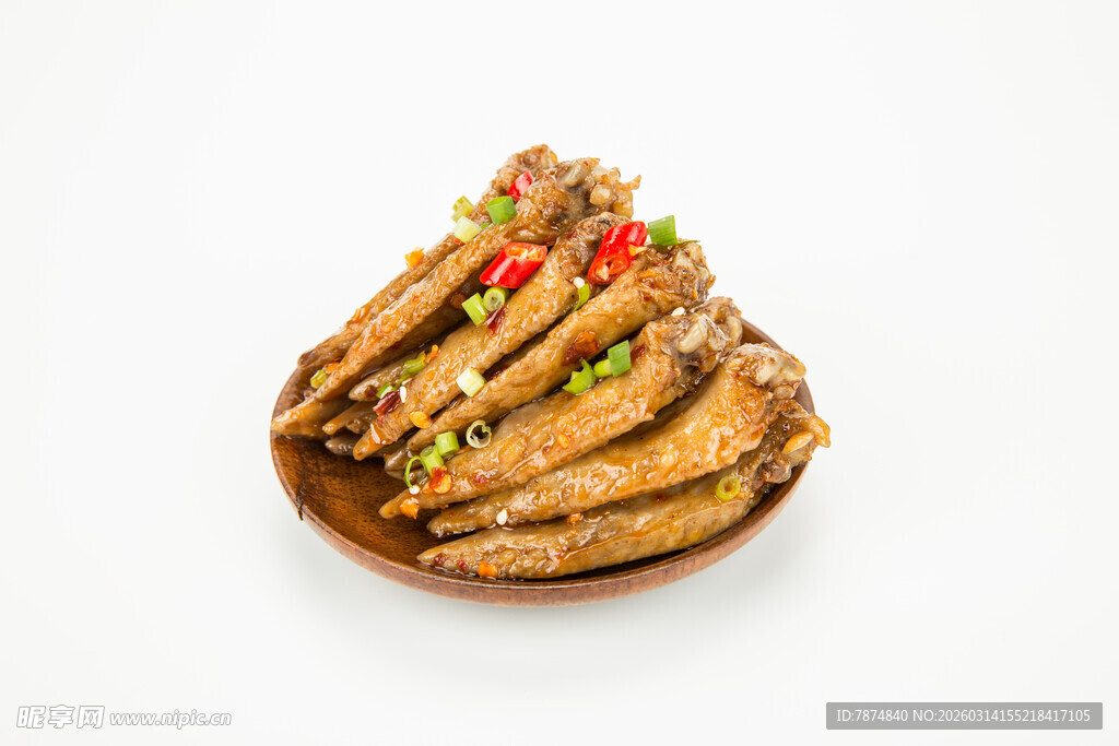 美味卤鸭掌摆放在盘中