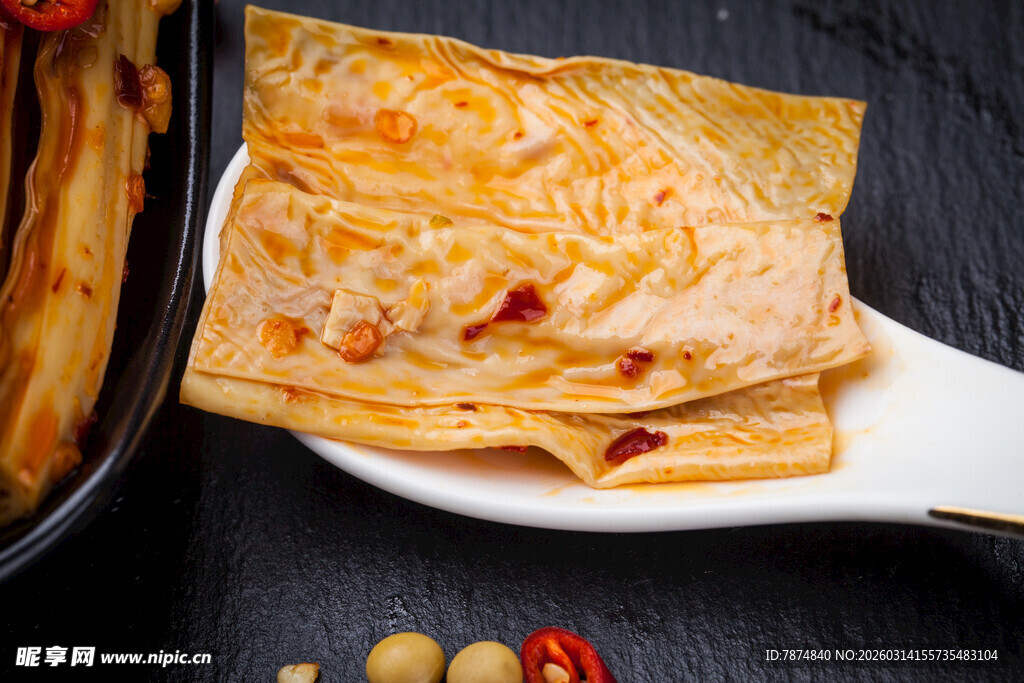 美味豆皮零食展示