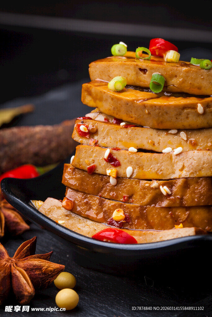 香辣豆干堆叠美食