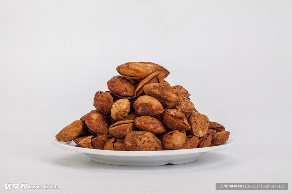 一盘美味的坚果