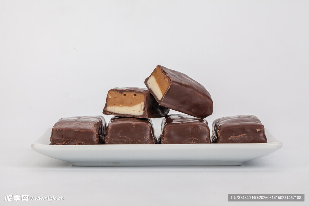 美味巧克力块堆叠展示
