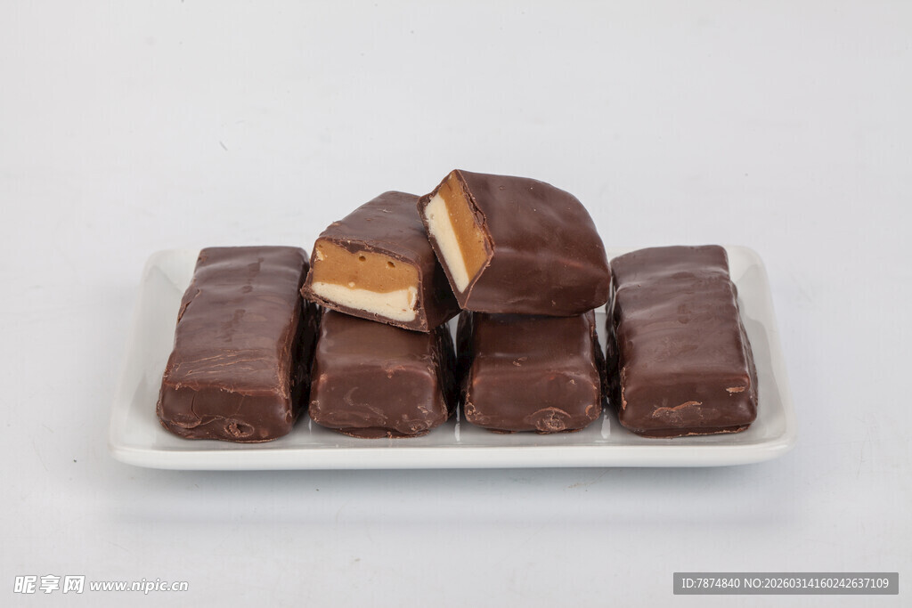 美味巧克力夹心糕点