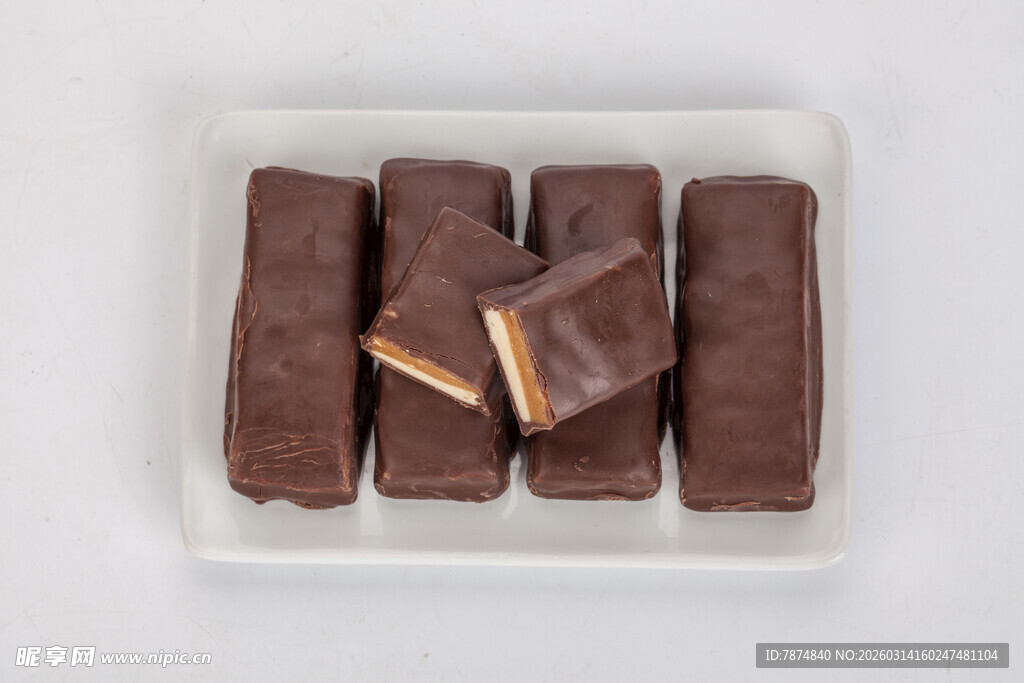 美味夹心巧克力整齐摆放