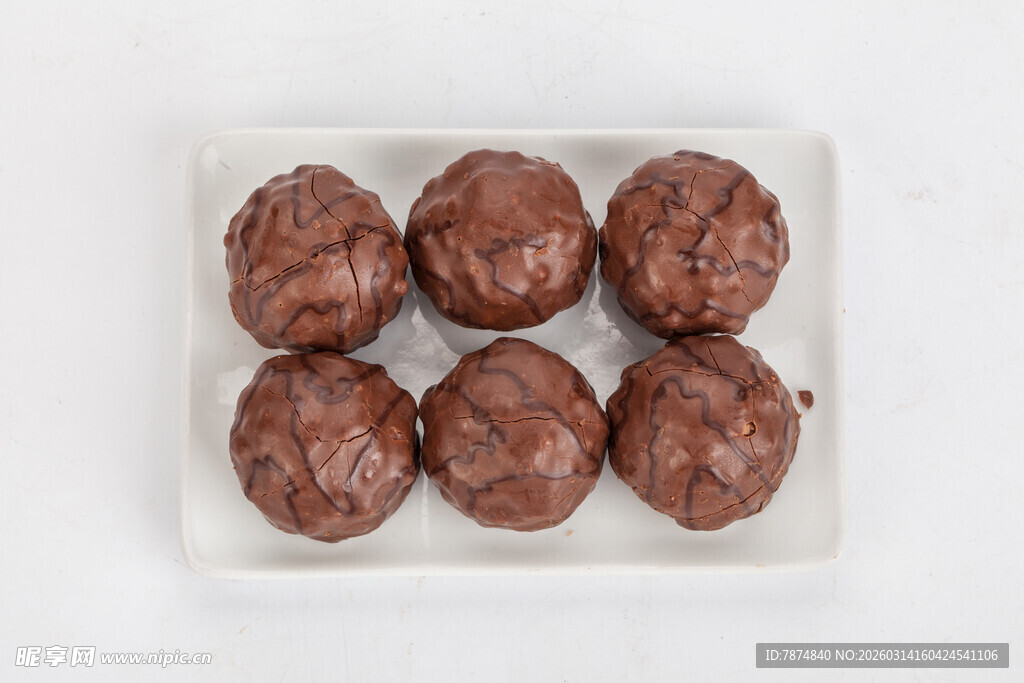美味巧克力球整齐排列