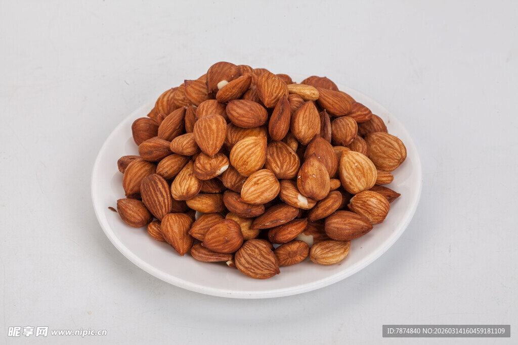 盘中美味杏仁
