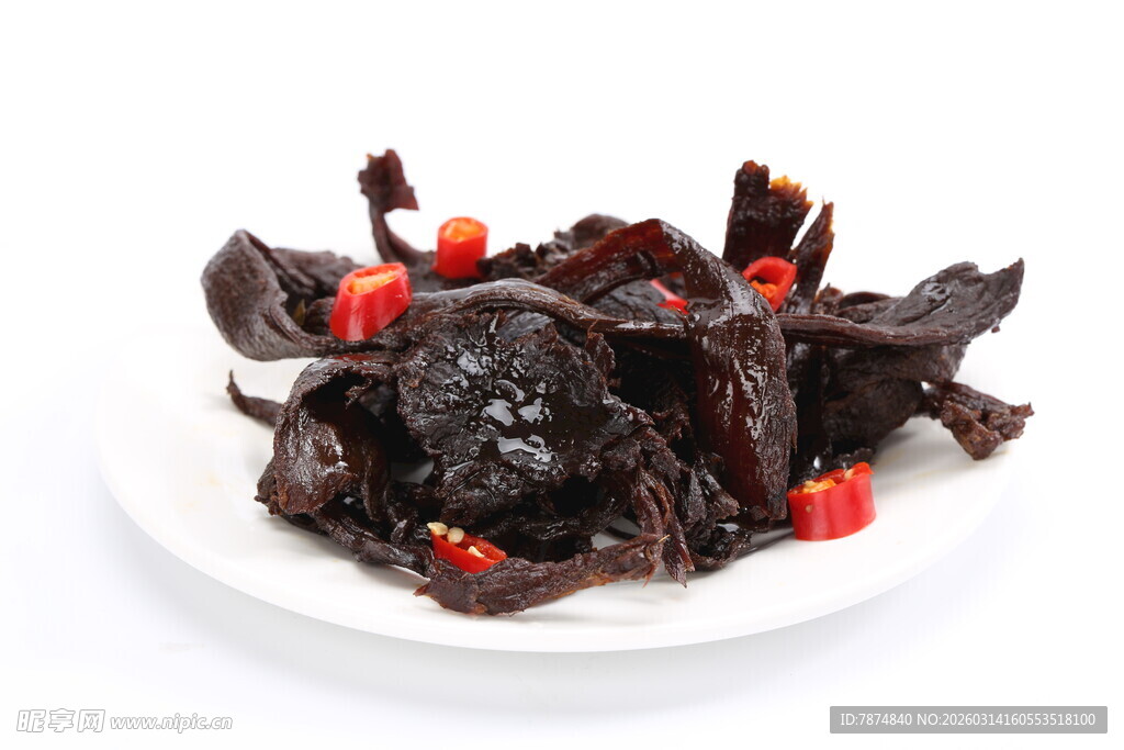 美味黑木耳配红椒点缀