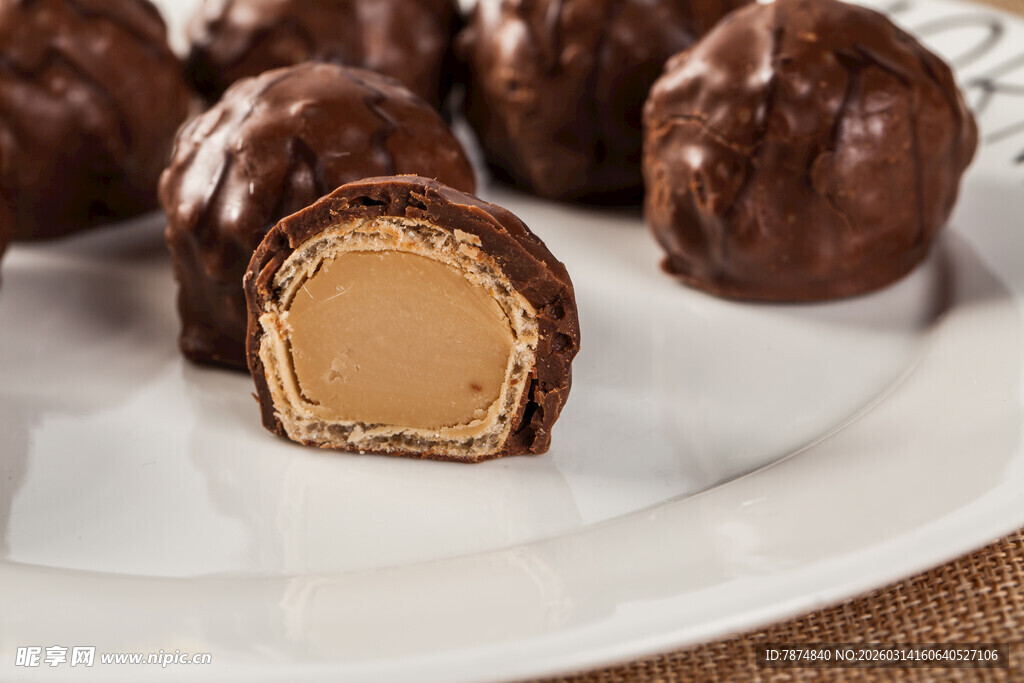 巧克力花生夹心球