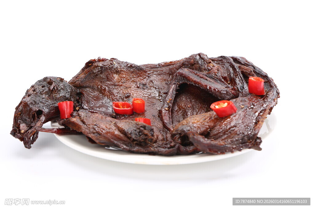 卤味鸭架 点缀诱人红椒