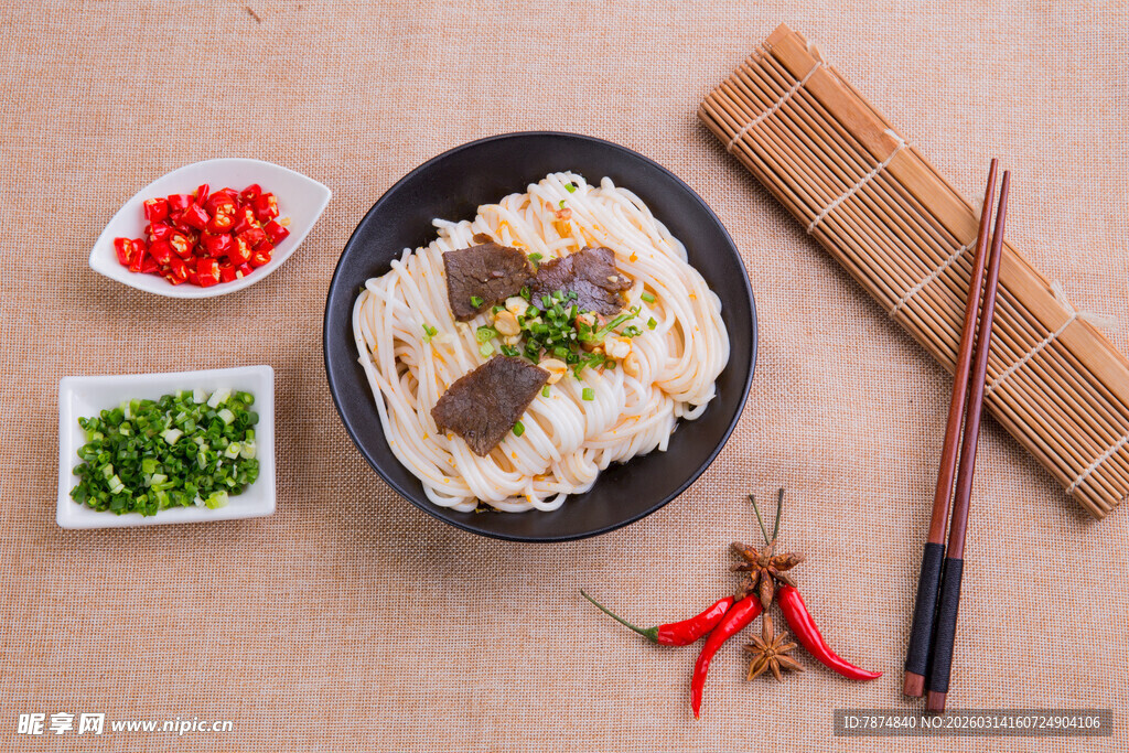 美味豆腐脑配香辣佐料