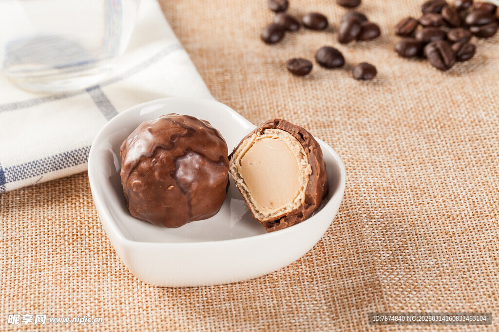 巧克力夹心坚果 美味诱人