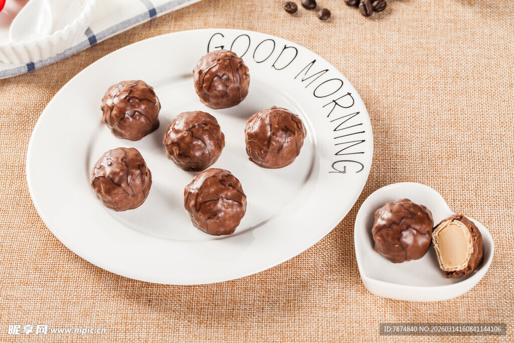 美味夹心巧克力球