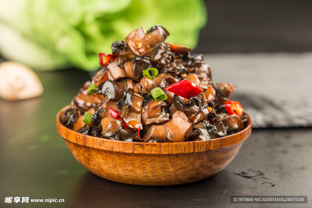 木碗中的多彩美味杂蔬