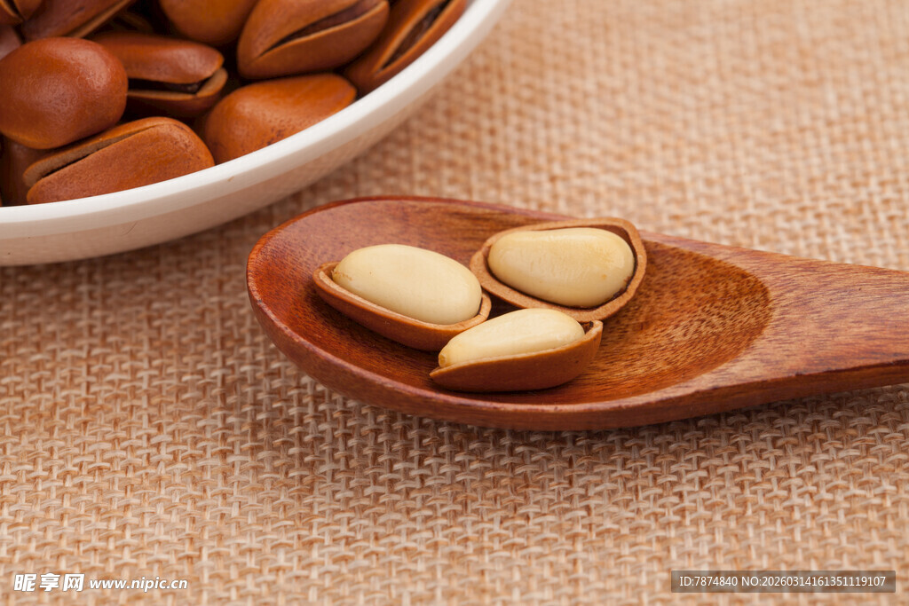 木勺中的美味松子