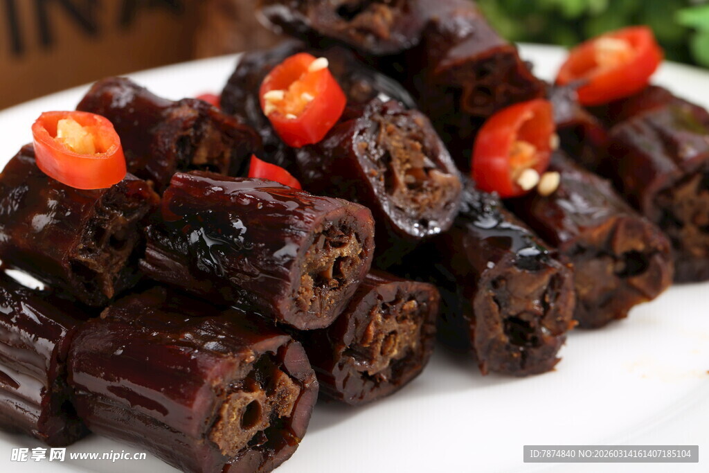 美味香辣卤鸭脖