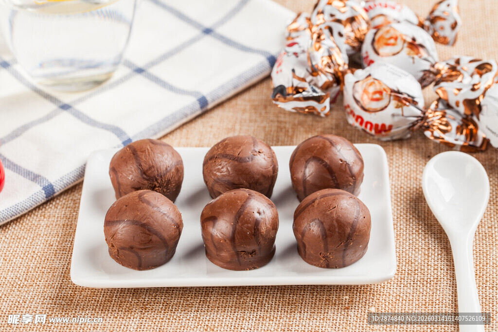 美味巧克力球与多彩糖果