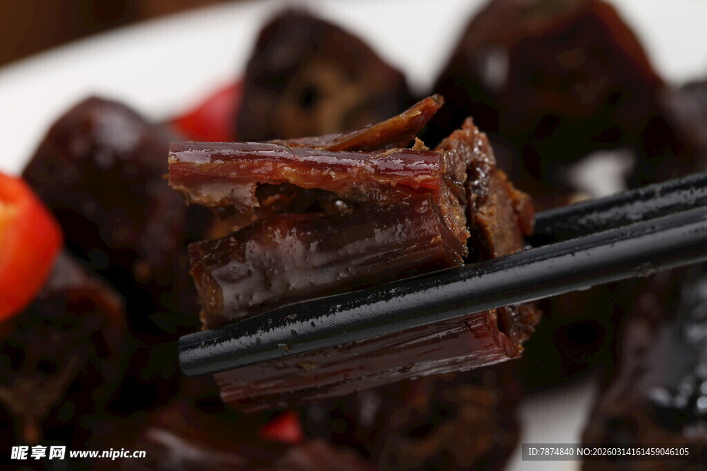 美味卤鸭脖特写