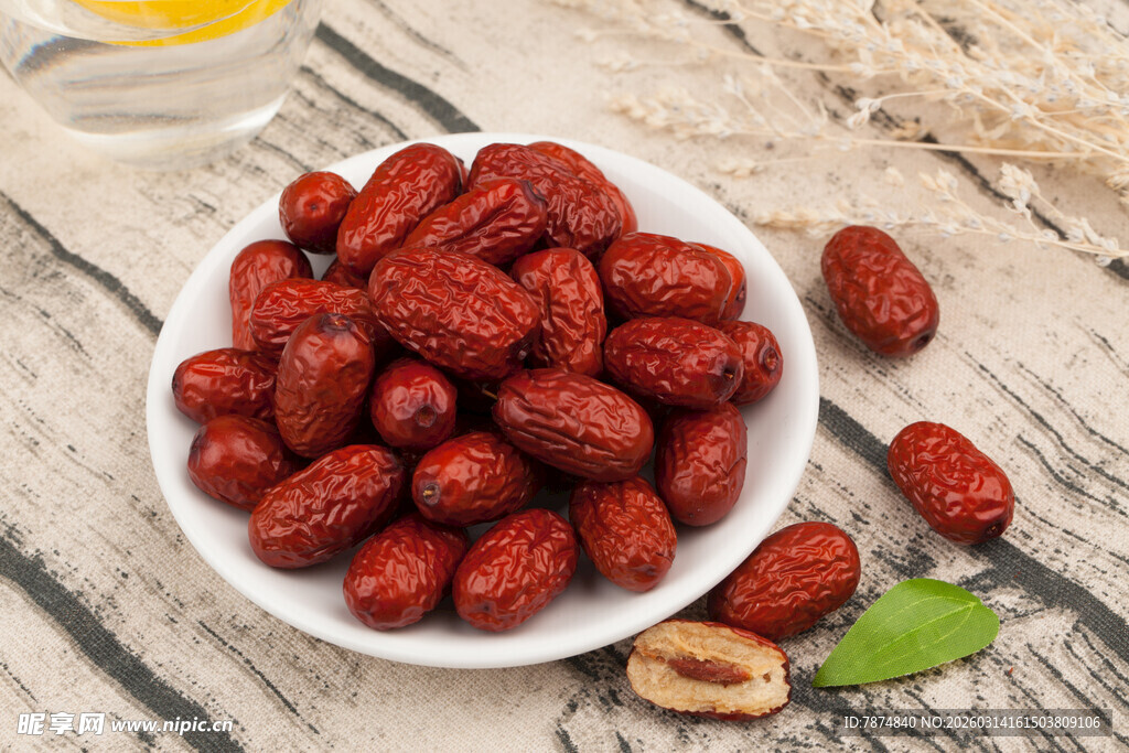 碗中优质红枣 色泽红润