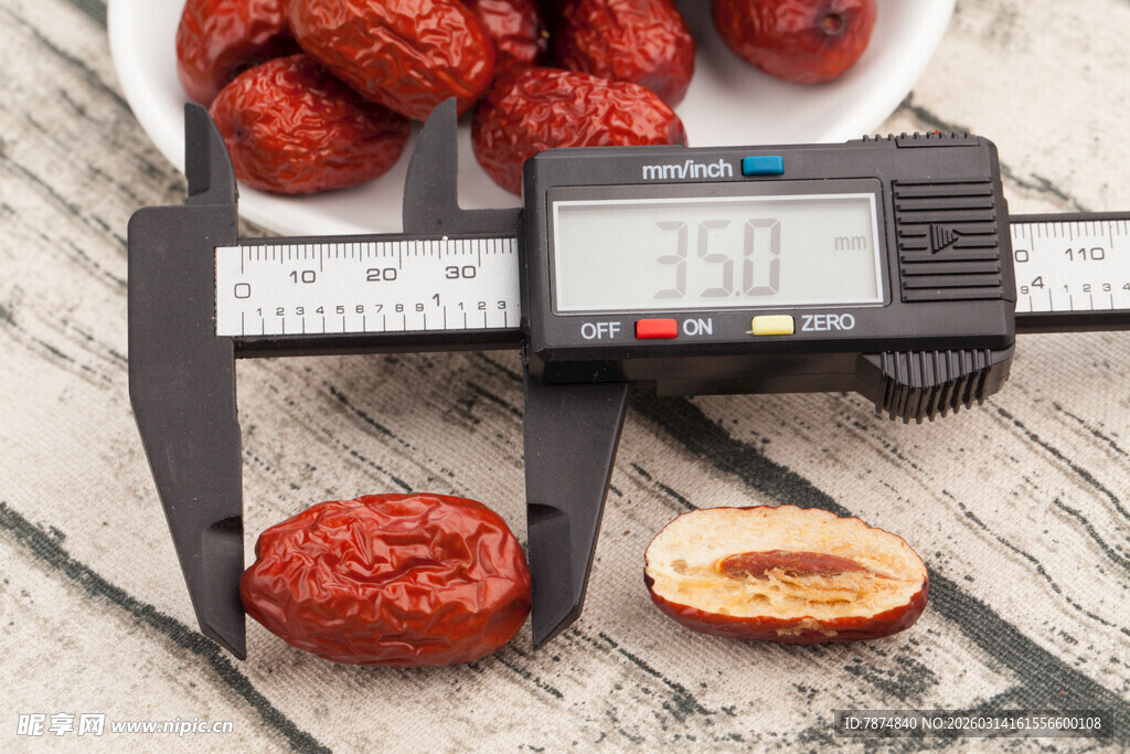 红枣精确测量特写