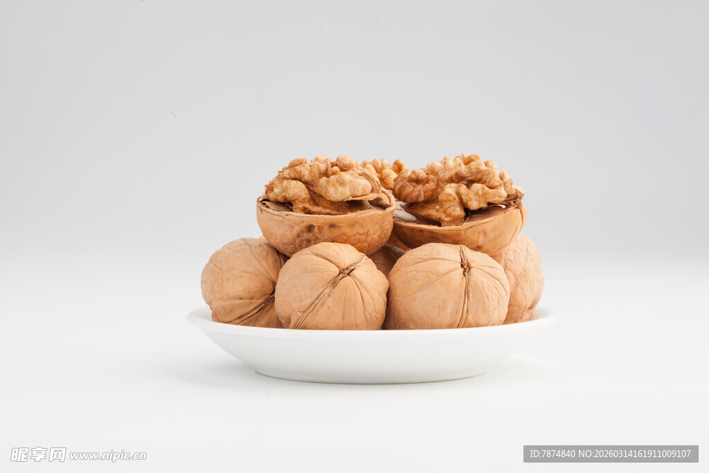 盘中核桃 饱满诱人