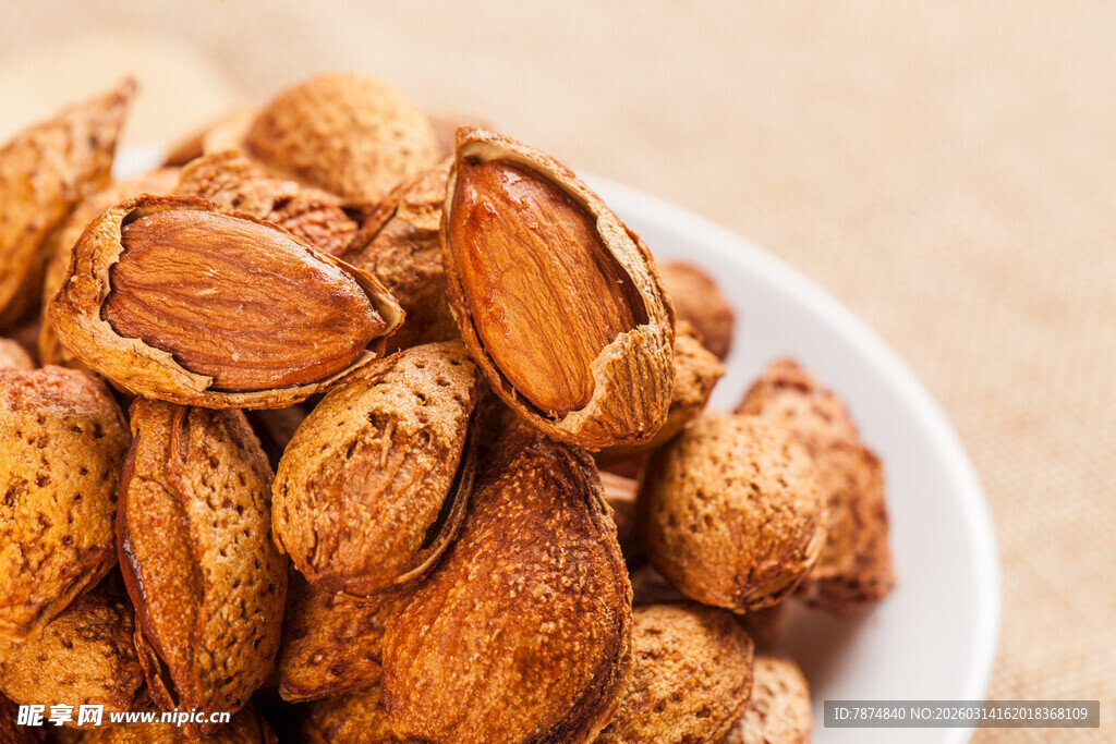 碗中美味巴旦木