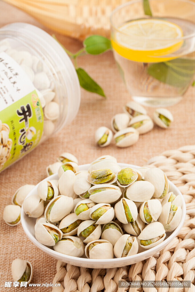 美味开心果摆拍特写