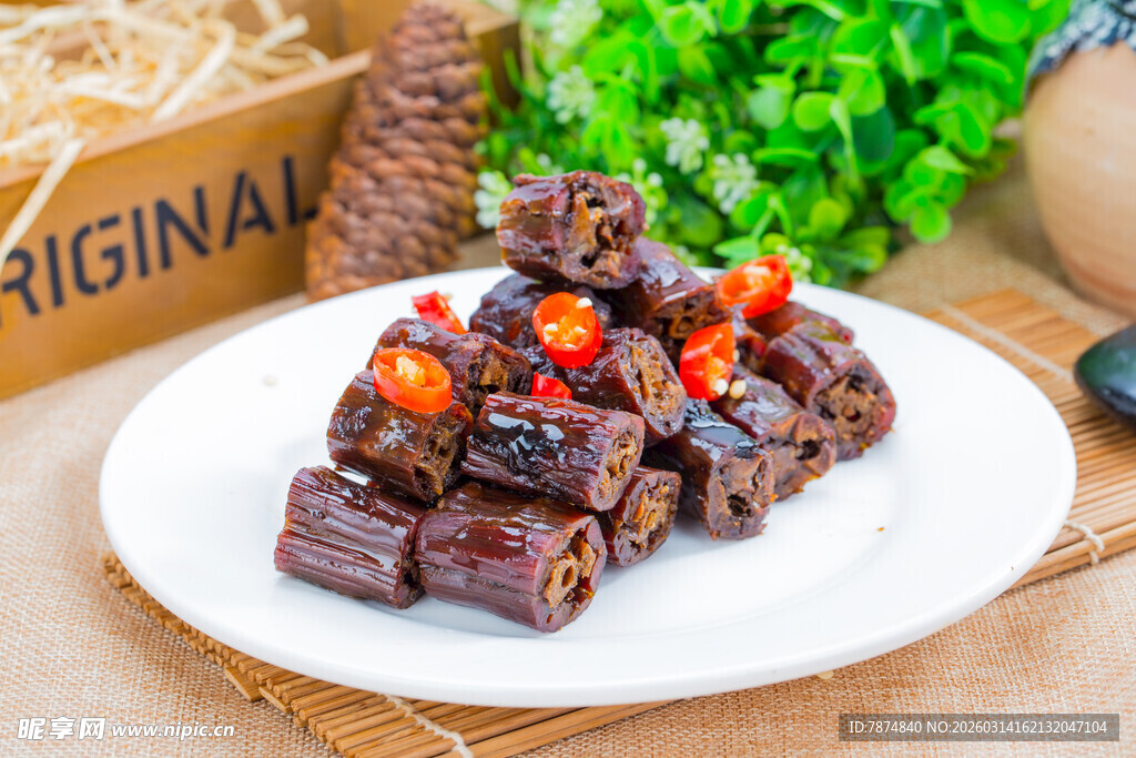 美味香辣鸭脖诱人美食