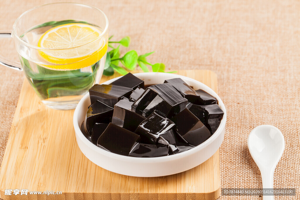 清凉龟苓膏 消暑好选择