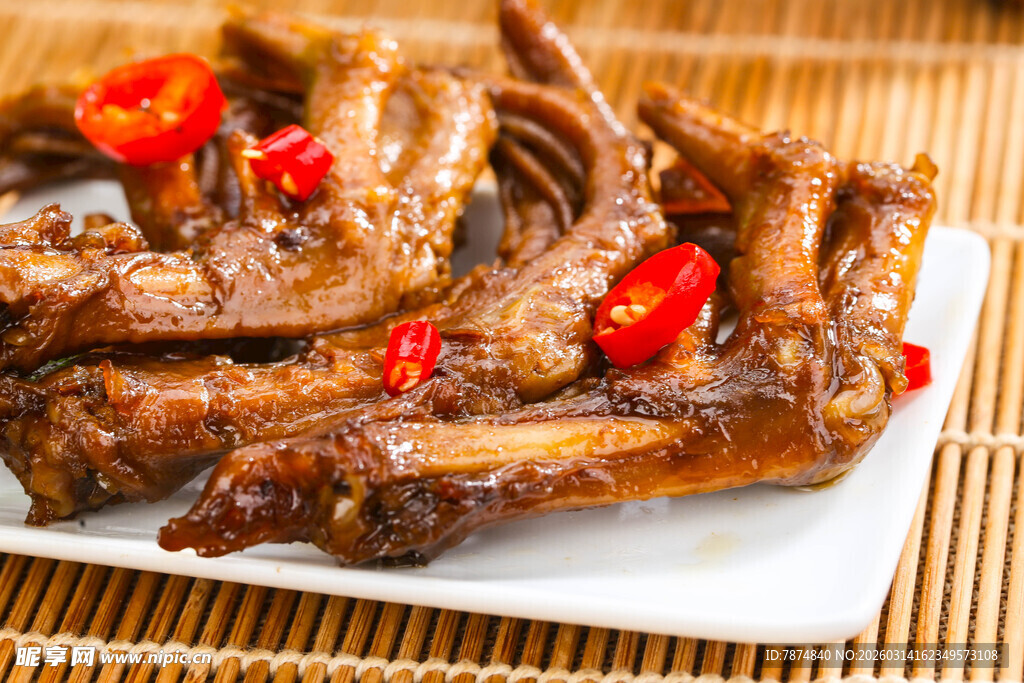 香辣诱人的美味卤鸭锁骨