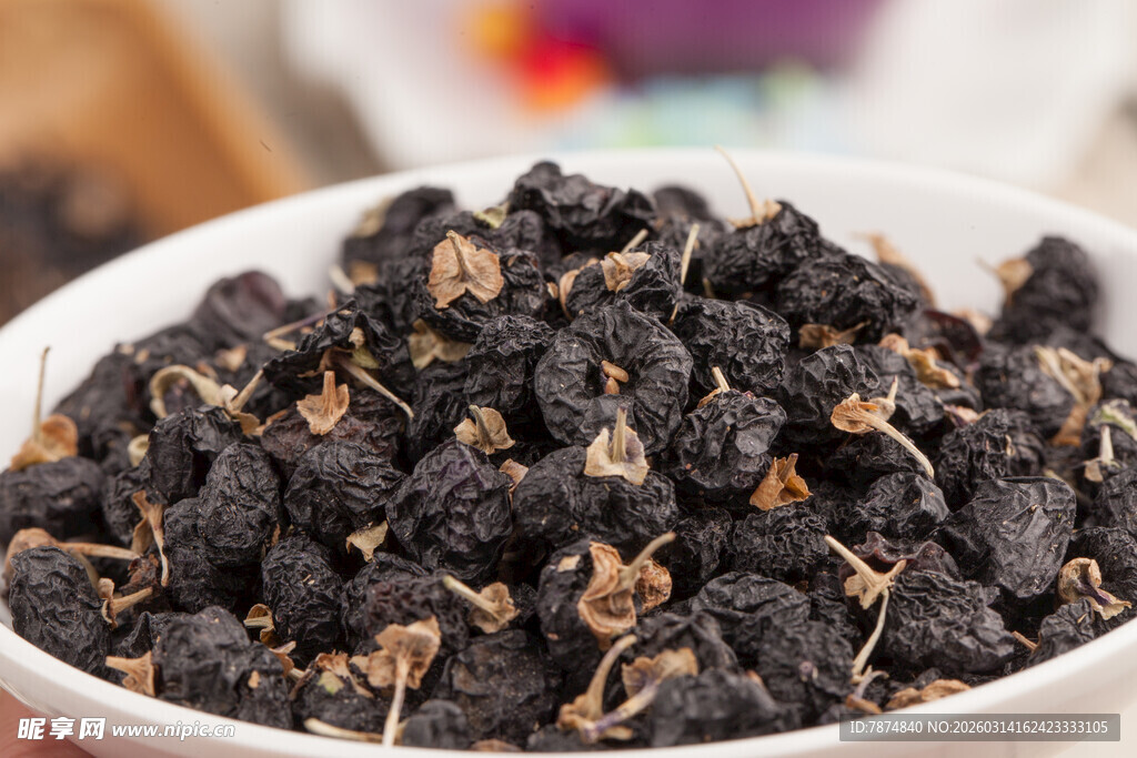 碗中黑枸杞干货特写