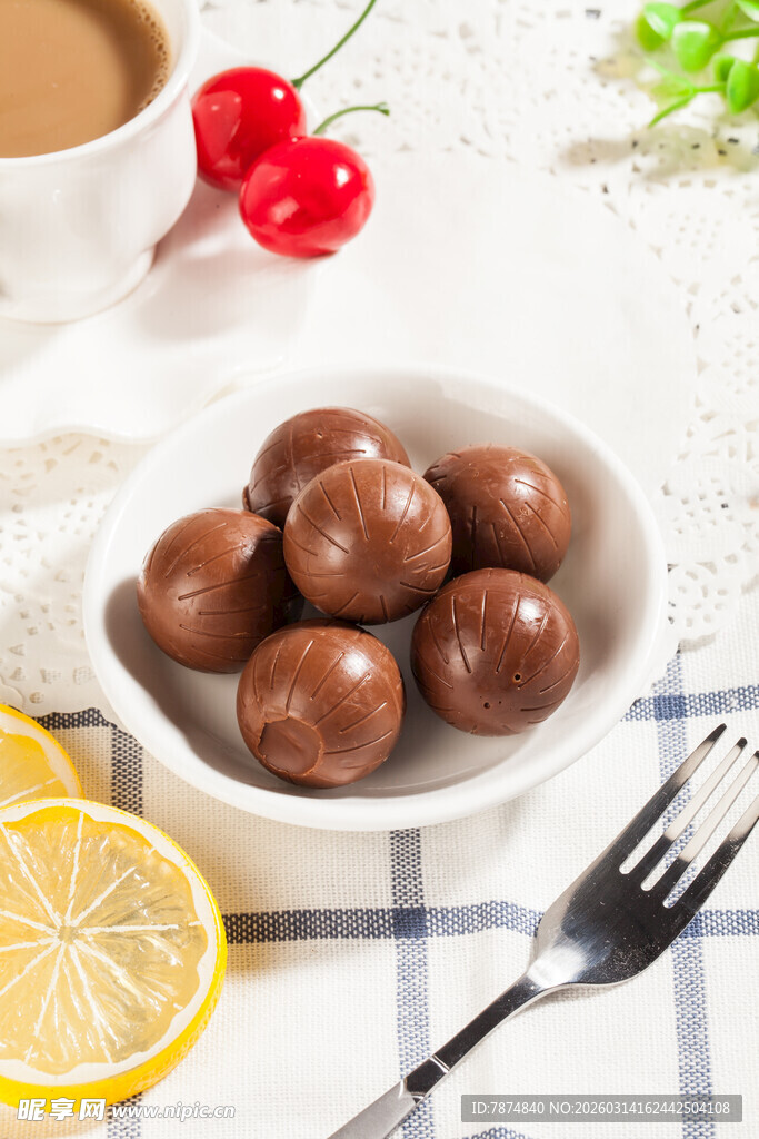 美味巧克力球与清新柠檬