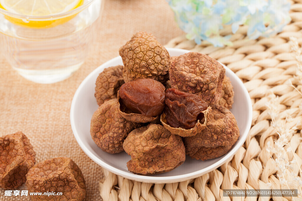 碗中美味榛子 诱人呈现