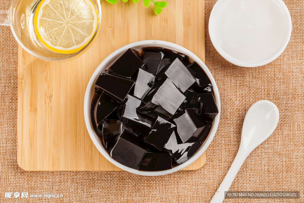 碗装美味黑凉粉