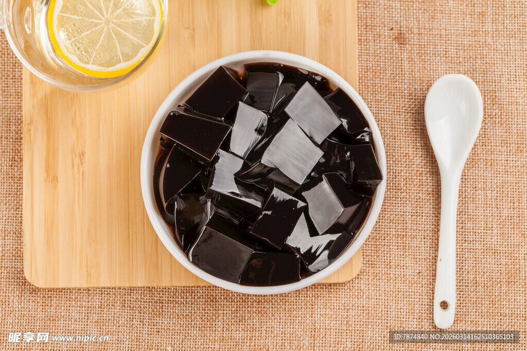 碗装黑凉粉 清新又爽口