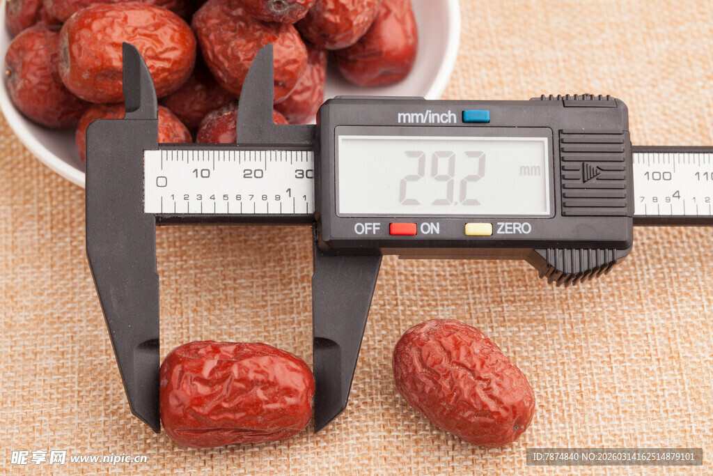 红枣尺寸测量特写