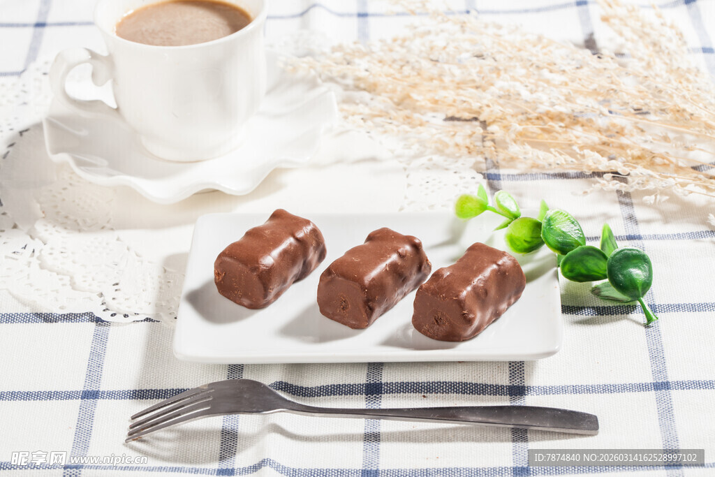 美味巧克力甜点与咖啡